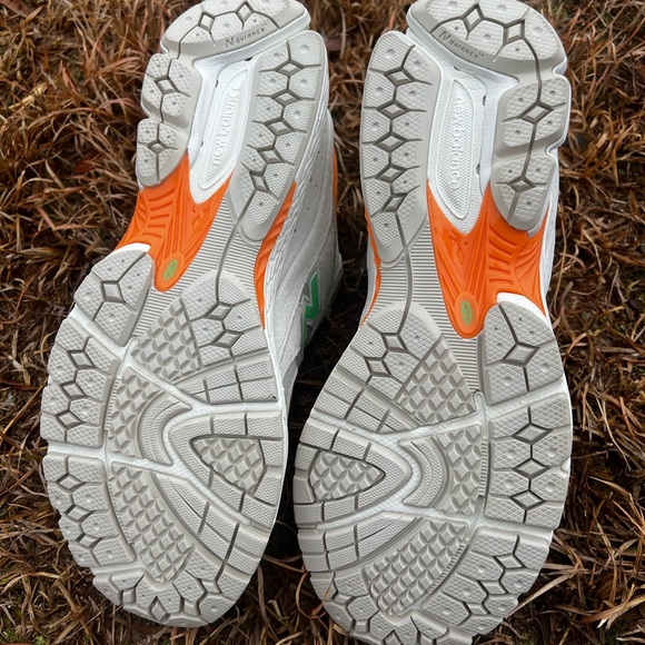 NEW New Balance size 10 Mens 2002R Candy Apple Green shoes - Picture 11 of 13